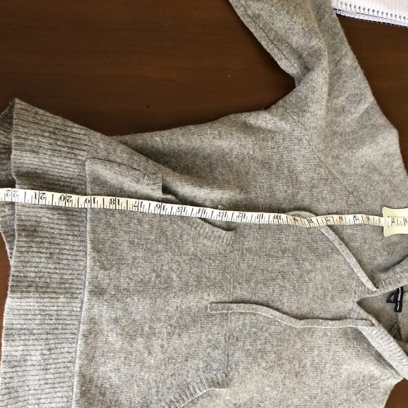 James Perse 100% Cashmere oversized hoodie (woman's) - Picture 8 of 9